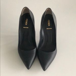 Fendi black leather stiletto pumps - sz 38.5